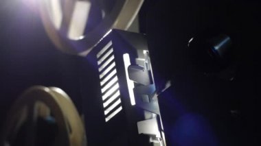 Film projektör - arka plan üzerinde renkli ışık ışınları