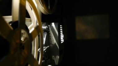 Vintage 8 Mm film projektör ve Film Reel Closeup - film projektör ses içerir