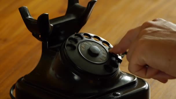 Vintage black telephone - Man dials — Stock Video