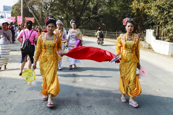 Procession du festival dans la ville de Bagan Province de Mandalay — Photo