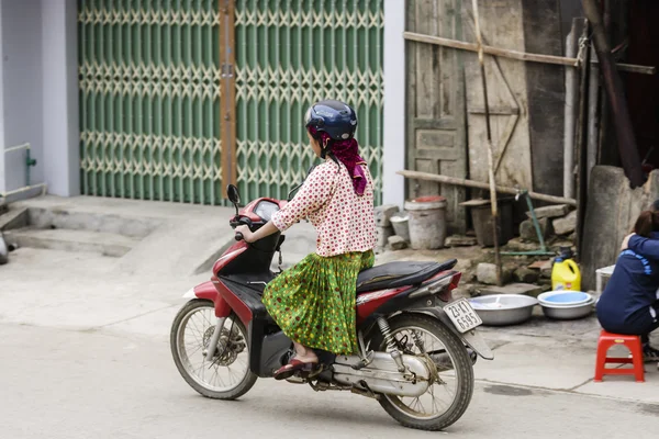 苗族妇女在越南北部的 Bac Ha 市场 — 图库照片