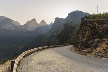 dağlarda günbatımı