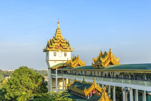 Shwedagon pagode em yangon, Myanmar — Fotografia de Stock