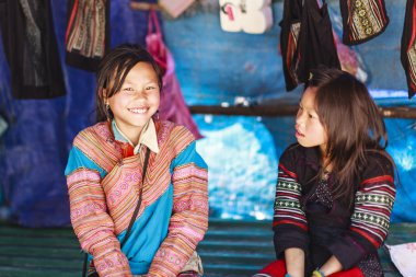 Hmong kadınlar Kuzey Vietnam Bac Ha Market