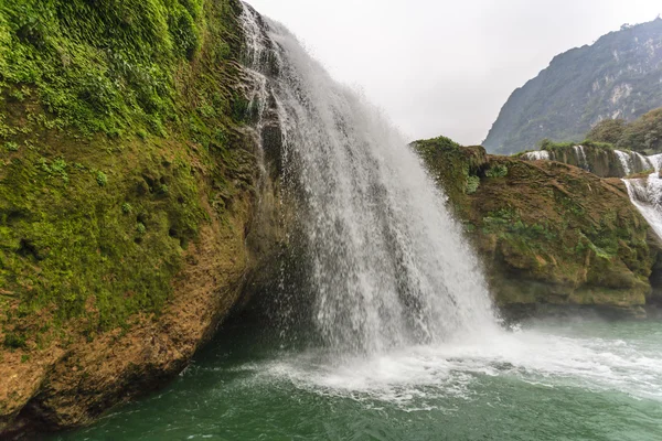 Waterval in Noord-Vietnam — Stockfoto