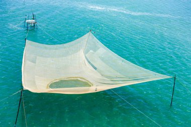 Hoi yakınındaki Prş Bon nehrinde balık ağlarına bir