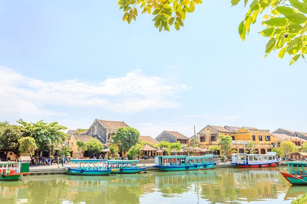 Barcos tradicionais em Hoi An. Hoi An é o patrimônio cultural mundial — Fotografia de Stock