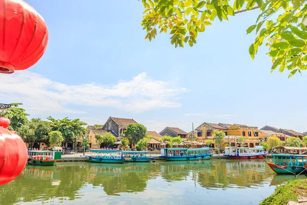 Barcos tradicionais em Hoi An. Hoi An é o patrimônio cultural mundial — Fotografia de Stock