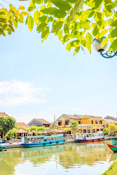 Barcos tradicionais em Hoi An. Hoi An é o patrimônio cultural mundial — Fotografia de Stock