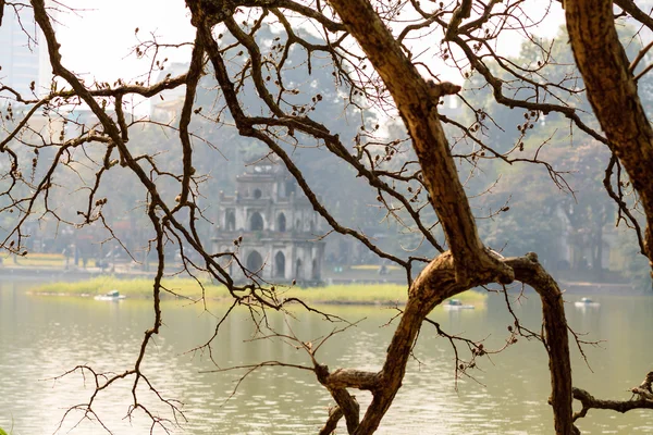 Teknős torony-a hanoi hoan kiem-tótól — Stock Fotó