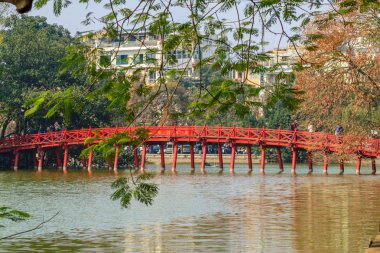 huc Köprüsü'nde hoan kiem Gölü, hanoi, vietnam