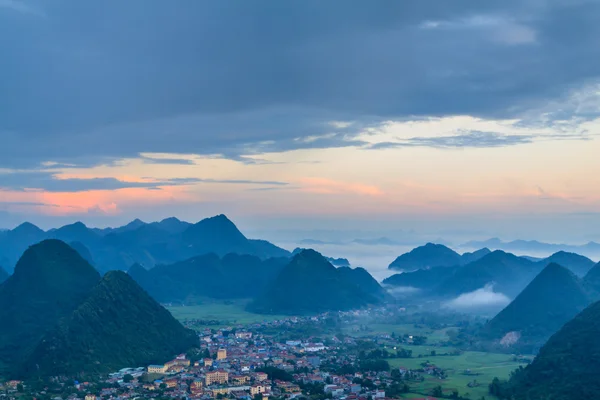 Montagne du lever du soleil — Photo