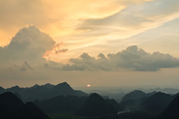 Nascer do sol montanha — Fotografia de Stock