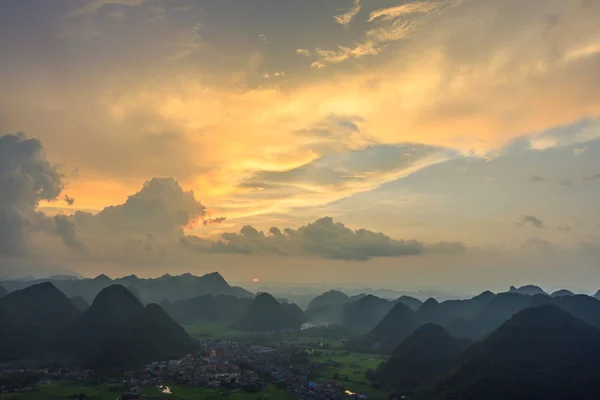 日出山 — 图库照片