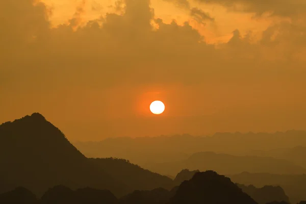 Nascer do sol montanha — Fotografia de Stock