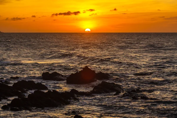 Coucher de soleil sur la plage — Photo