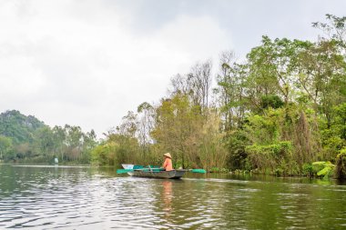 Dağ ve nehir Suoi Yen