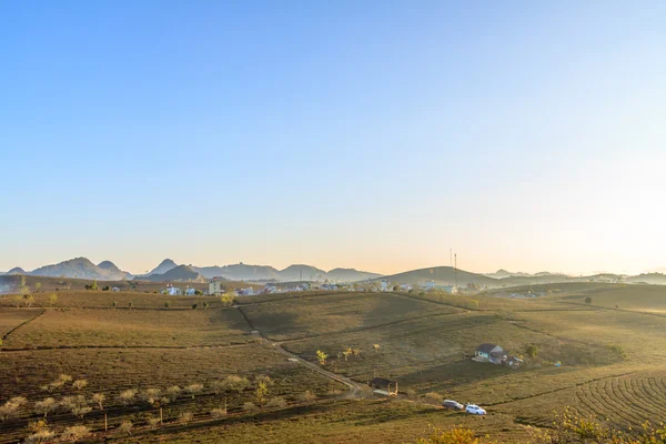 Tal im Nebel am Morgen, Vietnam — Stockfoto