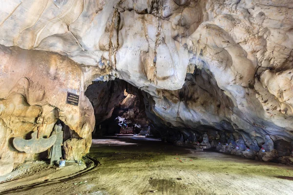 Cave in Hanoi, Vietnam — Stock Photo, Image