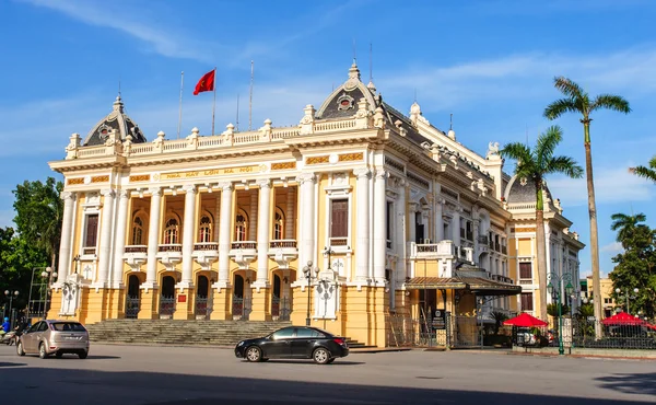 Tampilan fonta dari Hanoi Opera House di ibukota Hanoi — Stok Foto