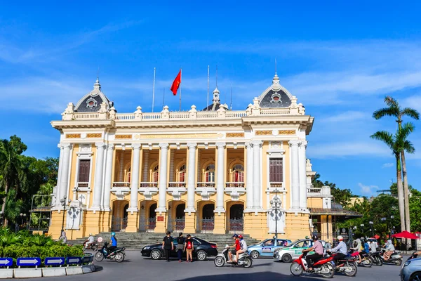 Tampilan fonta dari Hanoi Opera House di ibukota Hanoi — Stok Foto