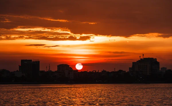 Pôr do sol no lago oeste (Ho tay) Hanói — Fotografia de Stock
