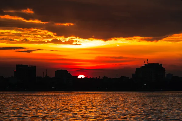 Puesta de sol en el lago del oeste (Ho tay) Hanoi — Foto de Stock