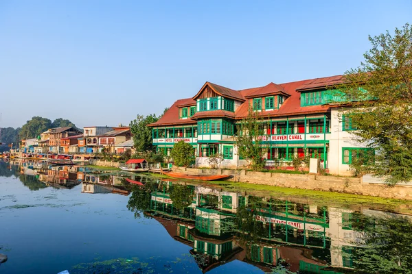 Bela casa no lago Dal — Fotografia de Stock