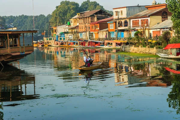 Bela casa no lago Dal — Fotografia de Stock