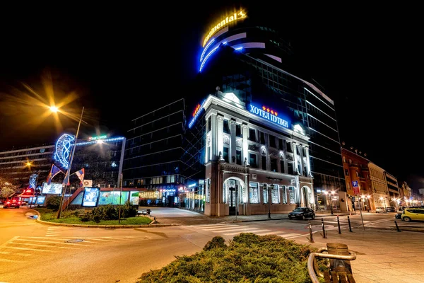 2021年1月5日セルビア ノヴィ サド旧市街 セルビア語 Stari Grad セルビア ノヴィ サド市に新しい建物とホテル プピンを持つ — ストック写真