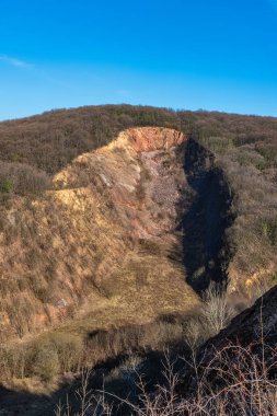 Fruska Gora 'daki Terk Edilmiş Taş ocağı Sırbistan' dan