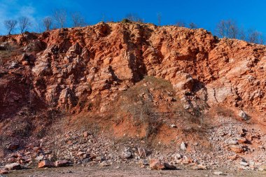Sırp Fruska Gora 'daki Terk Edilmiş Taş ocağı 