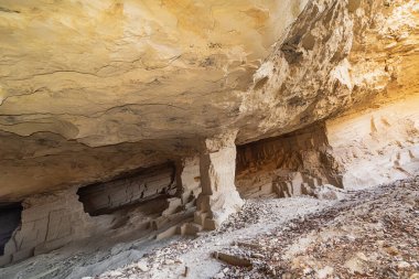 Beyaz taş ocağı (Beli majdan on Sırp), Sırbistan 'ın Fruska gora dağında terk edilmiş eski bir madendir. Terk Edilmiş Taş ocağı