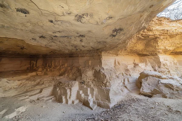 Beyaz taş ocağı (Beli majdan on Sırp), Sırbistan 'ın Fruska gora dağında terk edilmiş eski bir madendir. Terk Edilmiş Taş ocağı