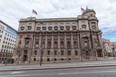 Belgrad, Sırbistan - 28 Mart 2021: Sırbistan Cumhuriyeti Hükümeti Kuruluyor. Sırp başkenti Belgrad 'ın orta kesimindeki Nemanjina caddesinin manzarası.