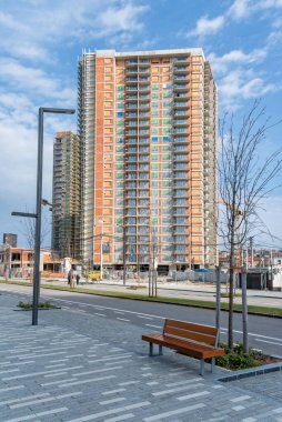 Belgrad, Sırbistan - 28 Mart 2021: Belgrad Rıhtım İnşaat Tesisi 'nde inşaat sahası. Şehir merkezinde Sava Nehri 'nin kıyısında yapılar inşa ediliyor.. 