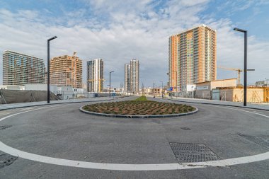 Belgrad, Sırbistan - 28 Mart 2021: Belgrad Rıhtım İnşaat Tesisi 'nde inşaat sahası. Şehir merkezinde Sava Nehri 'nin kıyısında yapılar inşa ediliyor.. 