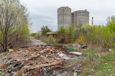 Sırbistan 'ın en eski şeker fabrikasını terk etti. Terk edilmiş fabrika binaları Sırbistan 'ın Belgrad kentindeki Padinska Skela belediyesinde bulunuyor..
