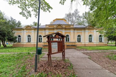 Novi Knezevac, Sırbistan - 01 Mayıs 2021: Novi Knezevac 'taki Servijski ailesinin kalesi. Kale 1793 'te inşa edildi..