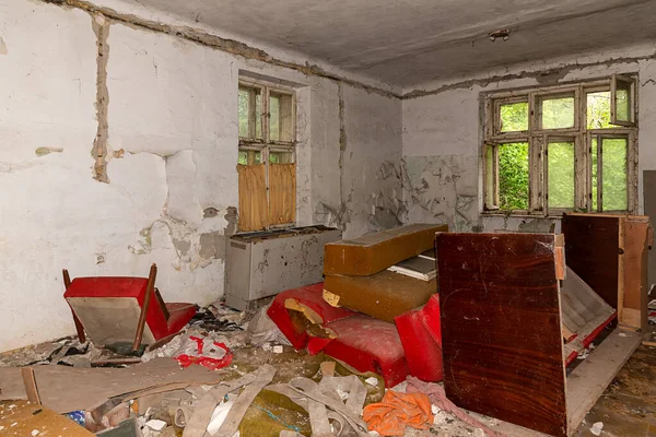 塞尔维亚 2021年5月1日 贵族家庭贡博斯的夏季住宅的内部遭到时间的破坏 它建于20世纪初 — 图库照片