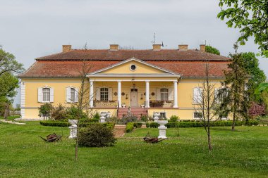 Padej, Sırbistan - 01 Mayıs 2021: Shulho Vebera yazlık evi 19. yüzyılın ilk yarısında inşa edildi. Bina kültürel bir varlık olarak kayıtlı..