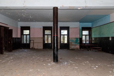 Bocar, Sırbistan - 04 Mayıs 2021: Hertelendi 'nin İçi - Bajiç Kalesi, 19. yüzyılın başında Bocar köyünde klasik tarzda inşa edildi.