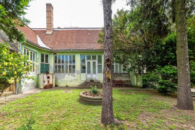 Savino Selo, Sırbistan - 28 Mayıs 2021: Savino Selo 'daki villa, 19. yüzyılın sonlarında Art Nouveau stilinde yerel bir toprak sahibinin aile evi olarak inşa edildi.