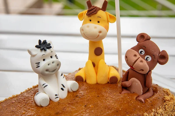 Pastel Cumpleaños Para Niños Con Jirafa Mono Cebra —  Fotos de Stock