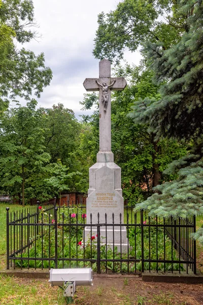 Backa Topola Serbie Juin 2021 Monument Devant Eglise Catholique — Photo