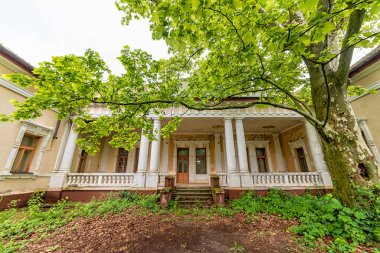 Krivaja, Sırbistan - Haziran 06, 2021: Krivaja yazlığı 19. yüzyılın sonlarında toprak sahibi Balint Fernbach için Krivaja çiftliğinde inşa edildi..