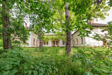 Krivaja, Sırbistan - Haziran 06, 2021: Krivaja yazlığı 19. yüzyılın sonlarında toprak sahibi Balint Fernbach için Krivaja çiftliğinde inşa edildi..