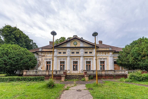 Krivaja, Sırbistan - Haziran 06, 2021: Krivaja yazlığı 19. yüzyılın sonlarında toprak sahibi Balint Fernbach için Krivaja çiftliğinde inşa edildi..