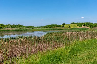 Jarkovci Gölü Jarkovci köyünün yakınlarında yer almaktadır. Göl yaklaşık iki kilometre uzunluğunda ve yapay bir birikimi temsil ediyor.