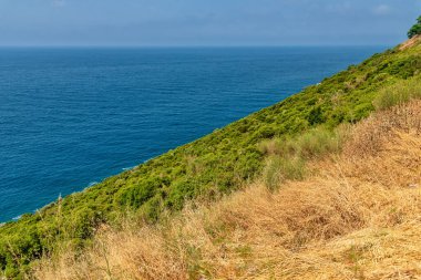 Karadağ kıyı şeridi yukarıdan. Adriyatik Denizi manzarası